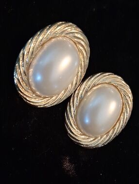 Vintage Gold and Pearl With A Gold Rope Boarder Oval Earrings.